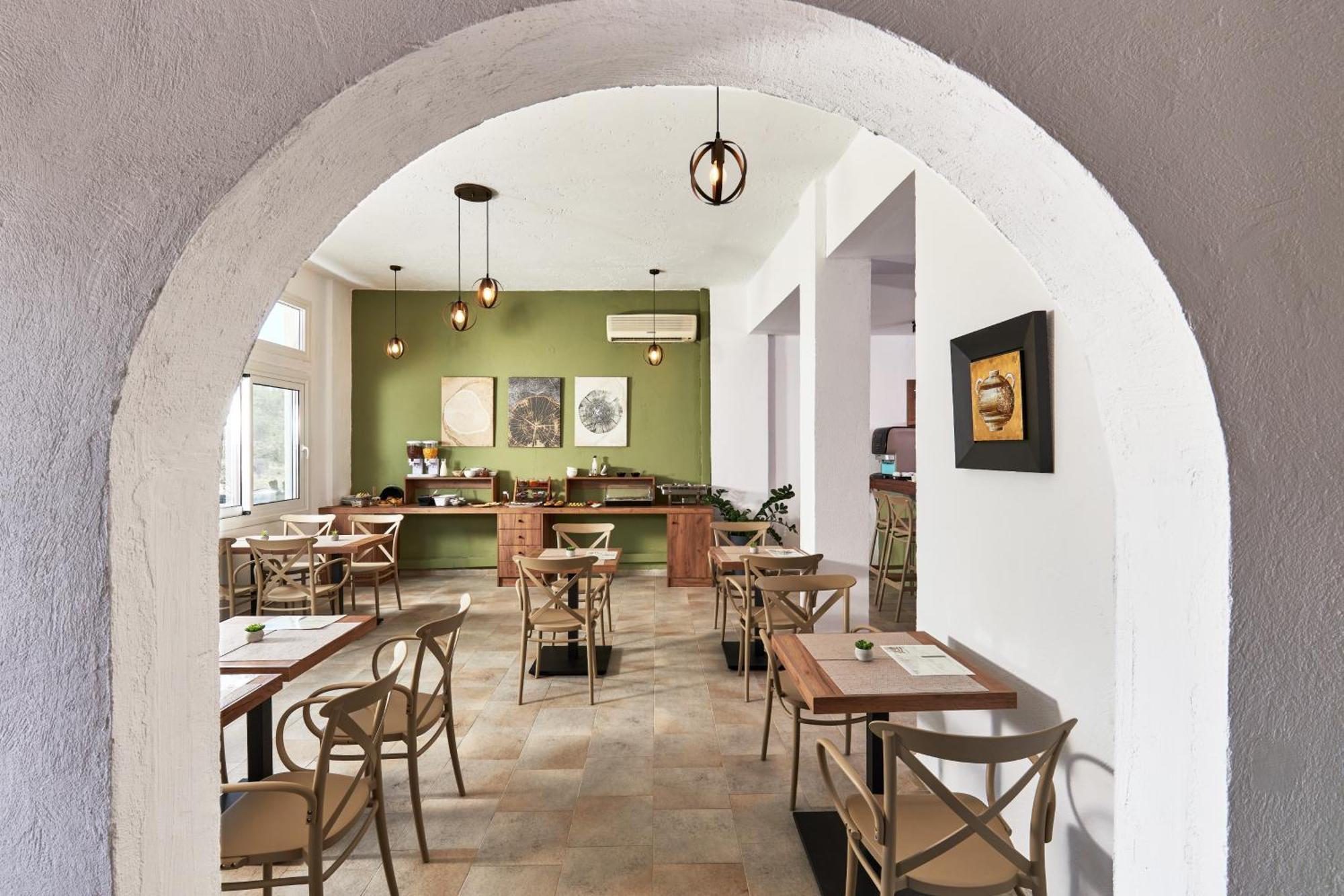 מלון Charm Hotel, 2*